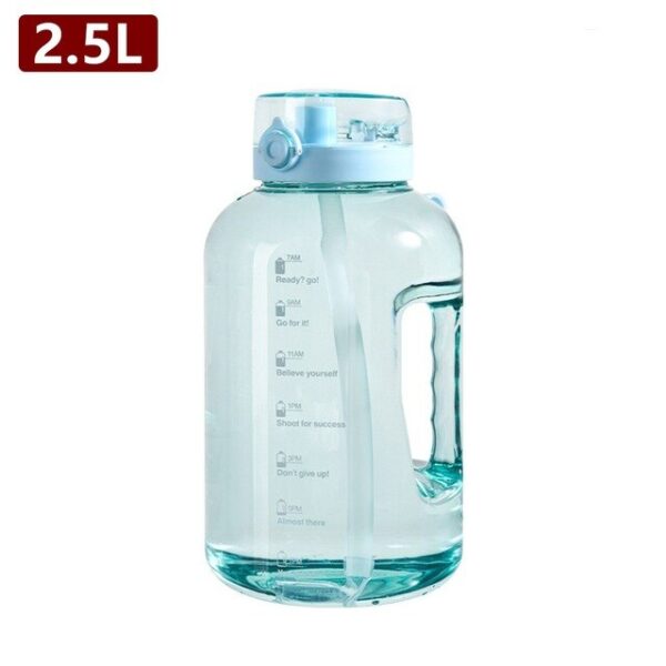 בקבוק שתיה גדול 2.5L כולל ידית נוחות וקש מובנה BPA Free