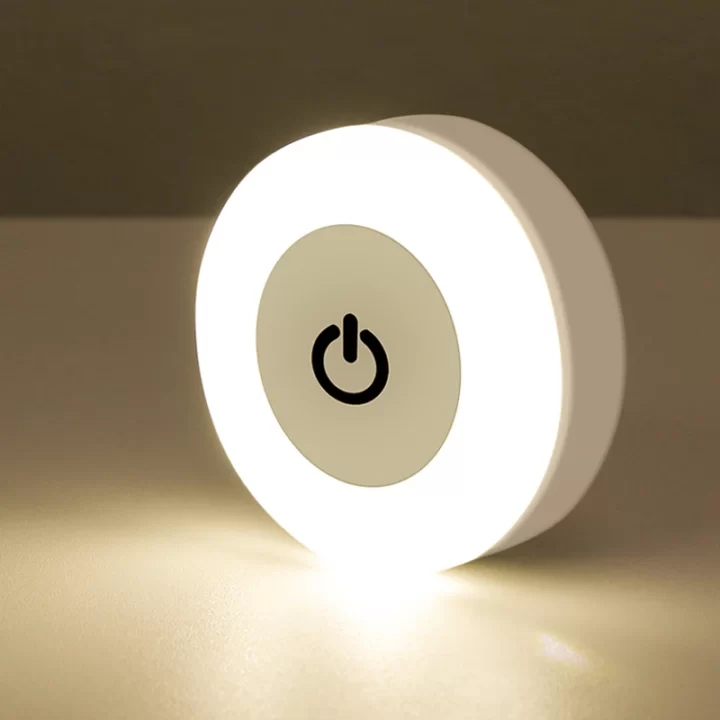 תגידו שלום לחושך: מנורת לילה LED חכמה שתשדרג לכם את הבית!