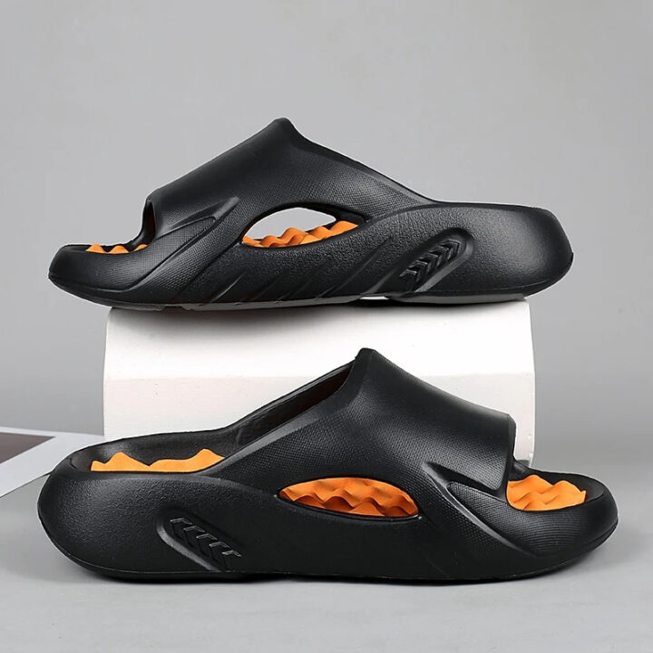 כפכפי נוחות לגברים עם רפידת עיסוי עמוקה