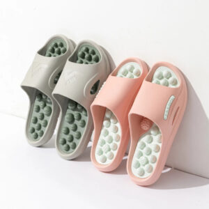 כפכפי עיסוי אורתופדיים לנשים עם רפידת עיסוי ונוחות יומיומית