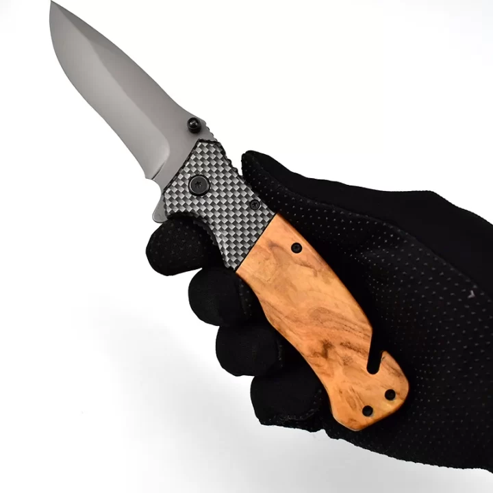 כשהשטח קורא לכם, אתם צריכים שותף שאפשר לסמוך עליו: הכירו את סכין ההישרדות האולטימטיבית