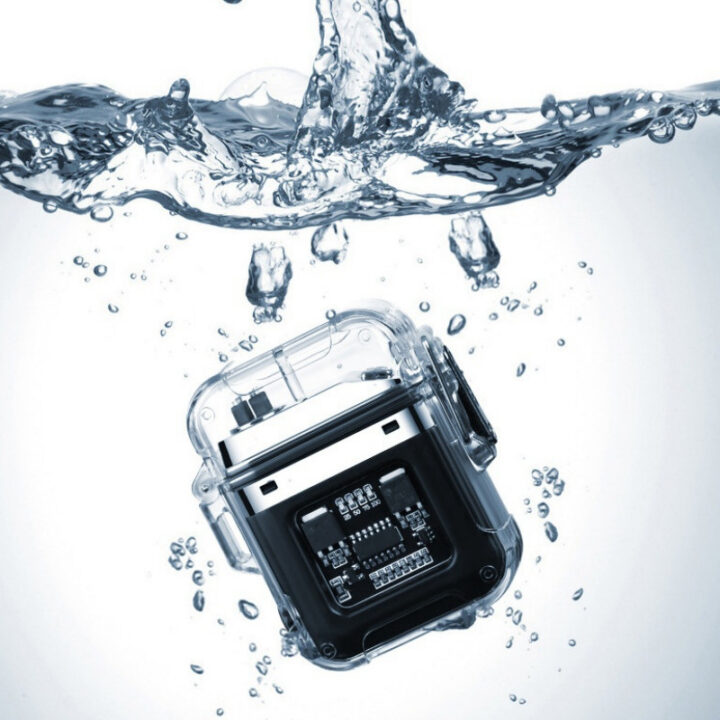 לא מפחדת ממים, לא נכבית ברוח: הכירו את מצית הטורבו הנטענת שמשנה את חוקי המשחק בשטח